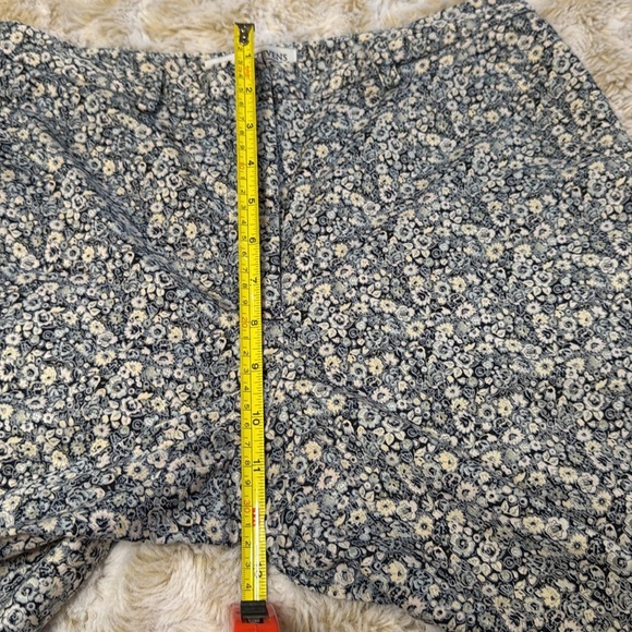 Valerie Stevens Blue and white floral print shorts size 8 #floralshorts - Picture 10 of 11